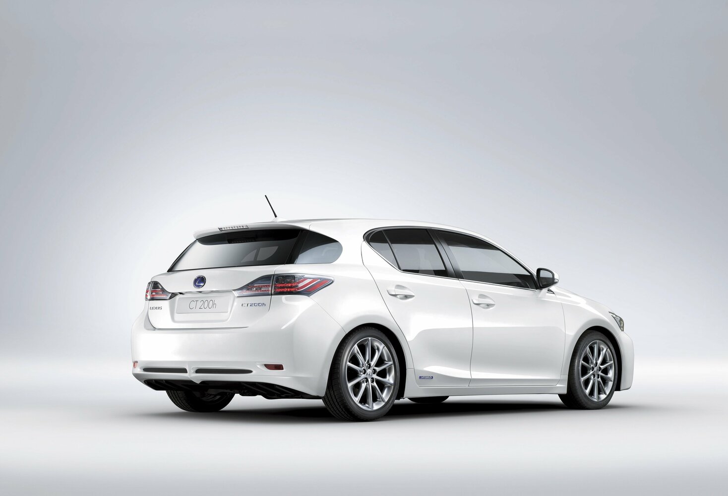 Lexus CT, I, 2010–2014, Хэтчбек 5 дв.: Вид сзади в три четверти