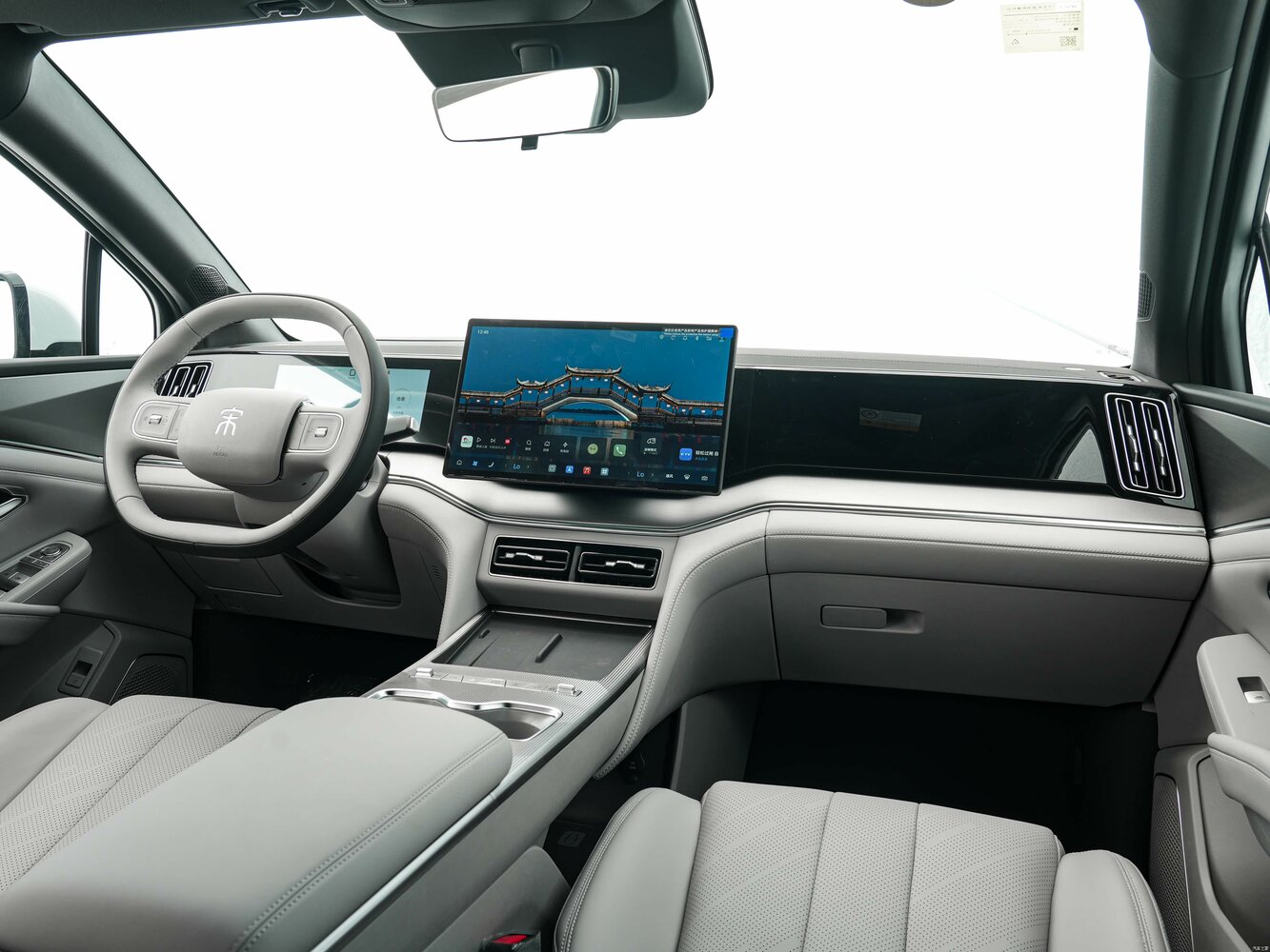 BYD Song Ultra, , 2026–2026, Внедорожник 5 дв. DM-i: Передняя часть салона