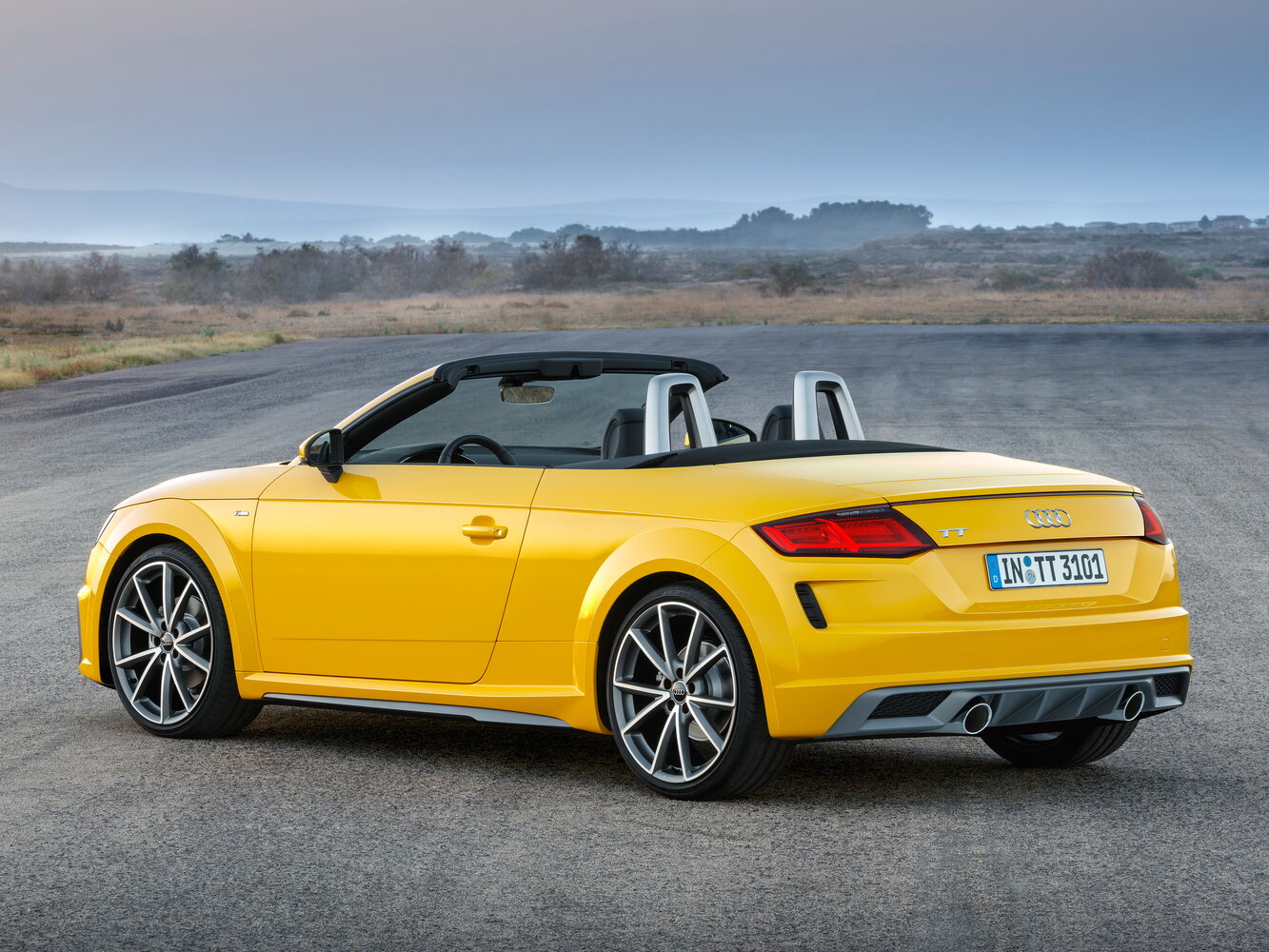 Audi TT, III (8S) facelift, 2018–2023, Родстер: Rear three-quarter view