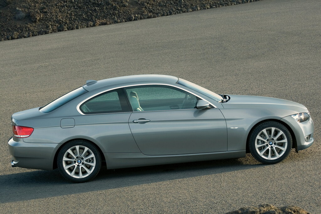 BMW 3-series, 5 поколение, E92, рестайлинг, Купе, Южная Корея, 09.2008 - 11.2011: фото поколения 4
