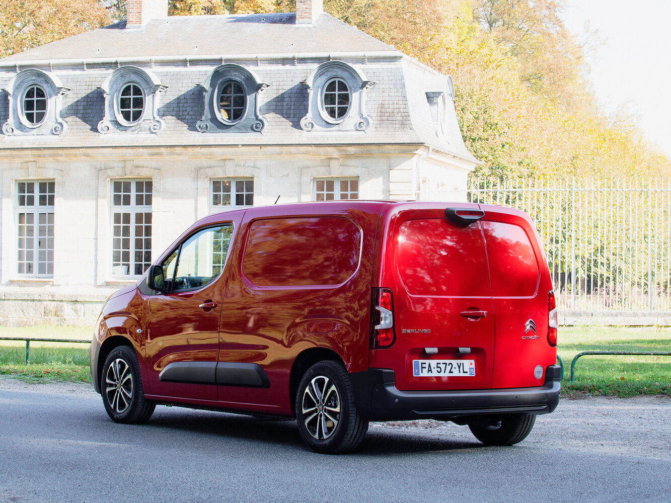 Citroen Berlingo, III, 2018–2024, Фургон: Вид сзади в три четверти