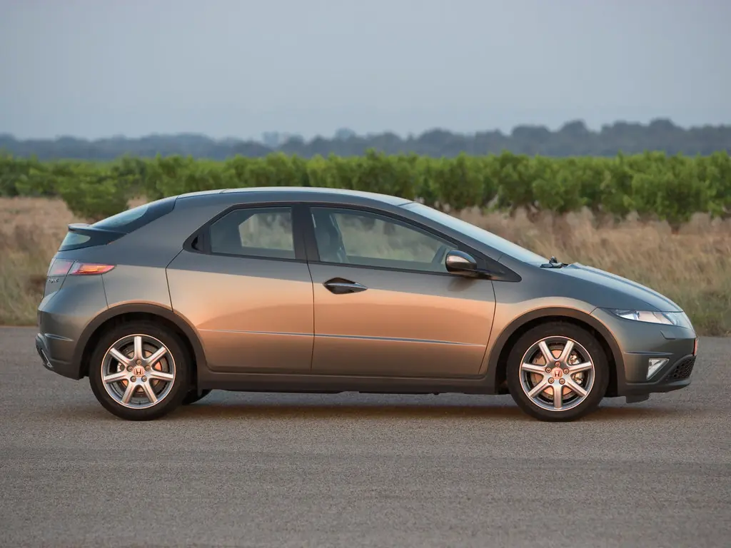 Honda Civic, 8 поколение, FK, FN, Хэтчбек 5 дв., Россия, 09.2005 - 04.2009: фото поколения 5