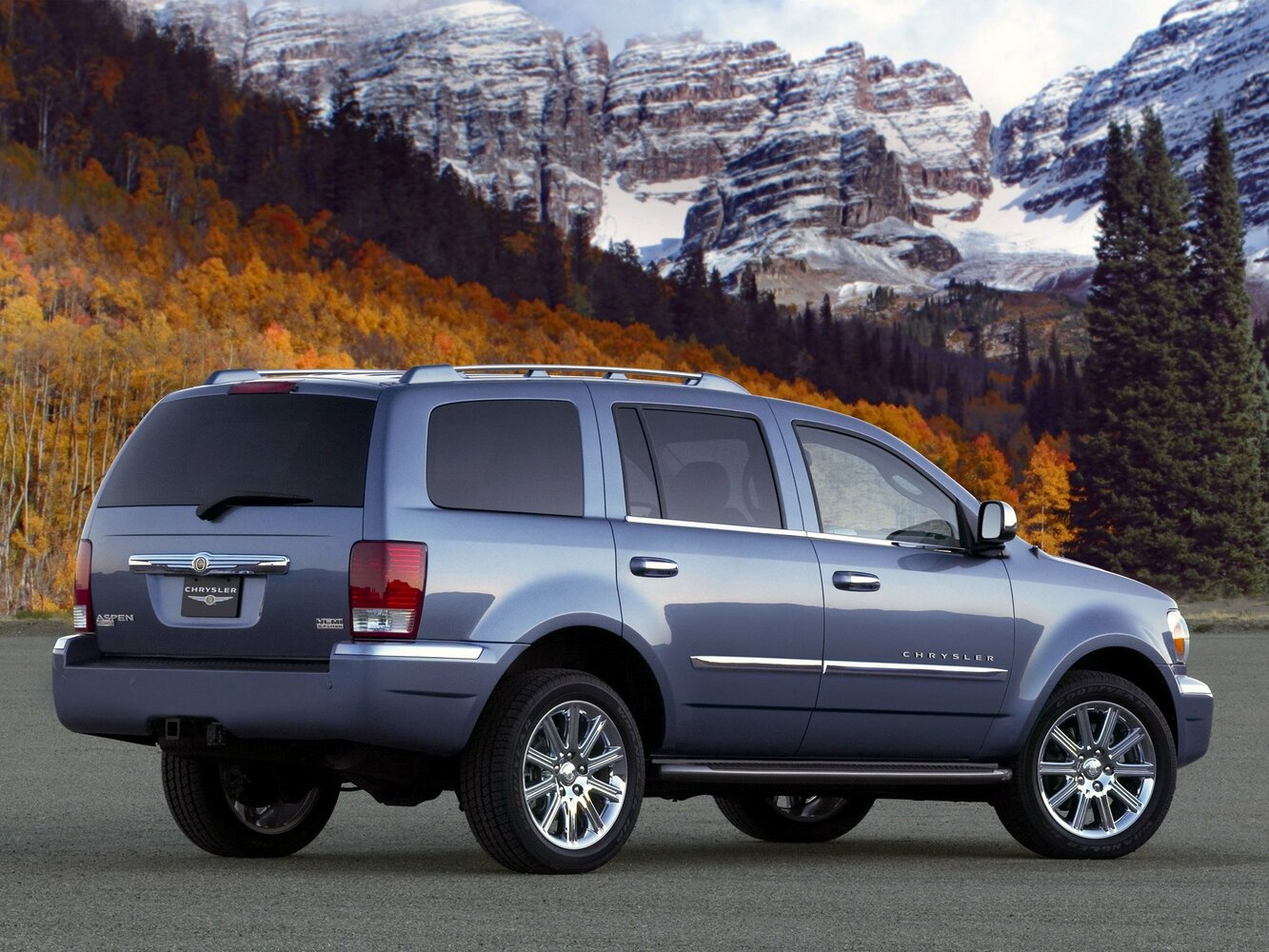 Chrysler Aspen, , 2006–2008, SUV 5 door: Rear three-quarter view