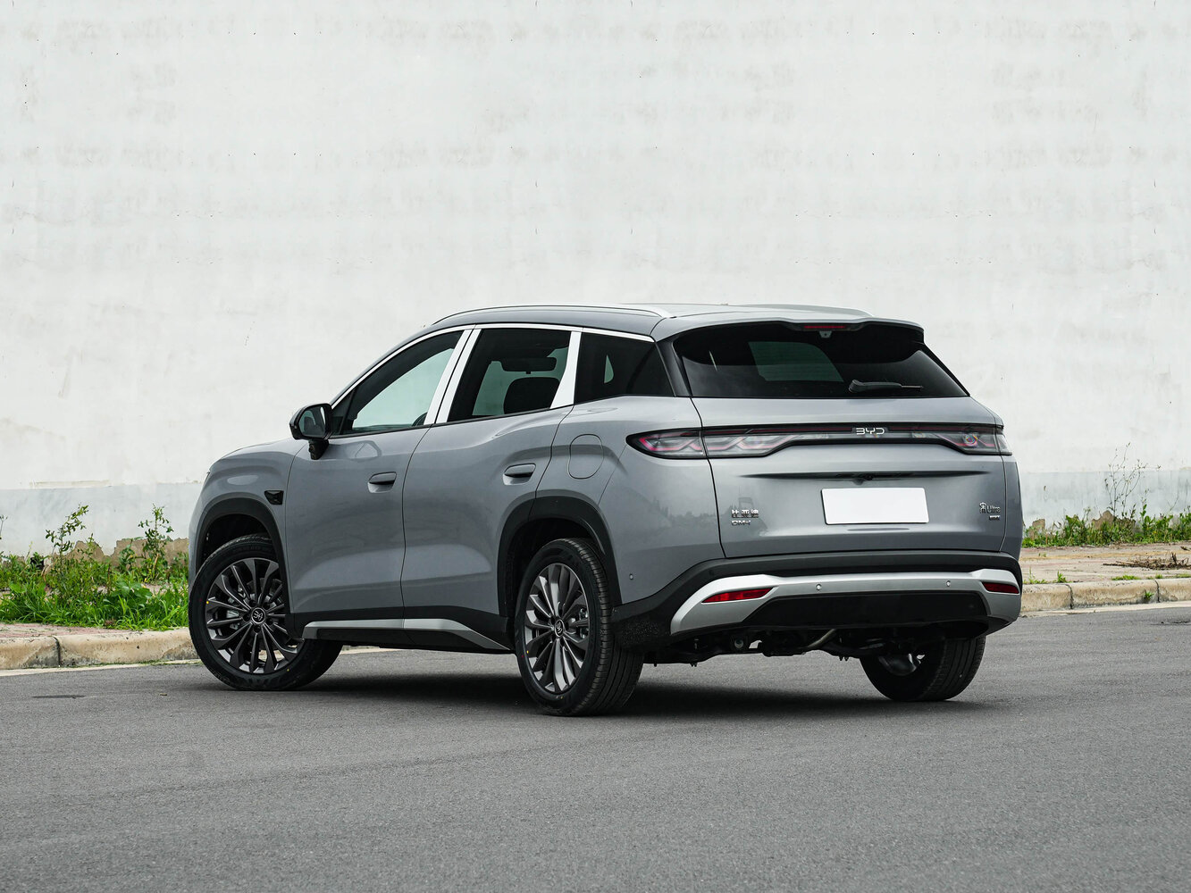 BYD Song Ultra, , 2026–2026, Внедорожник 5 дв. DM-i: Вид сзади в три четверти