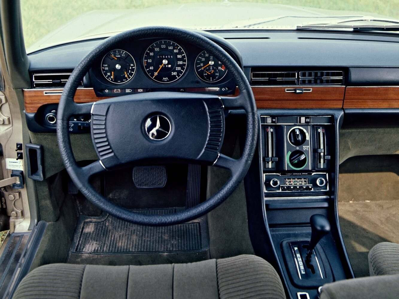 Mercedes-Benz S-Класс, I (W116), 1972–1980, Седан: Передняя панель