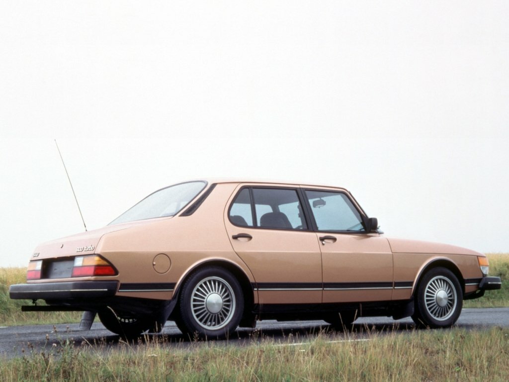 Saab 900, I, 1978–1994, Седан: Вид сзади в три четверти