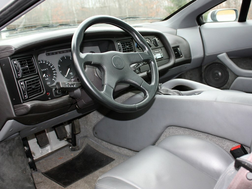 Jaguar XJ220, , 1992–1994, Купе: Передняя часть салона