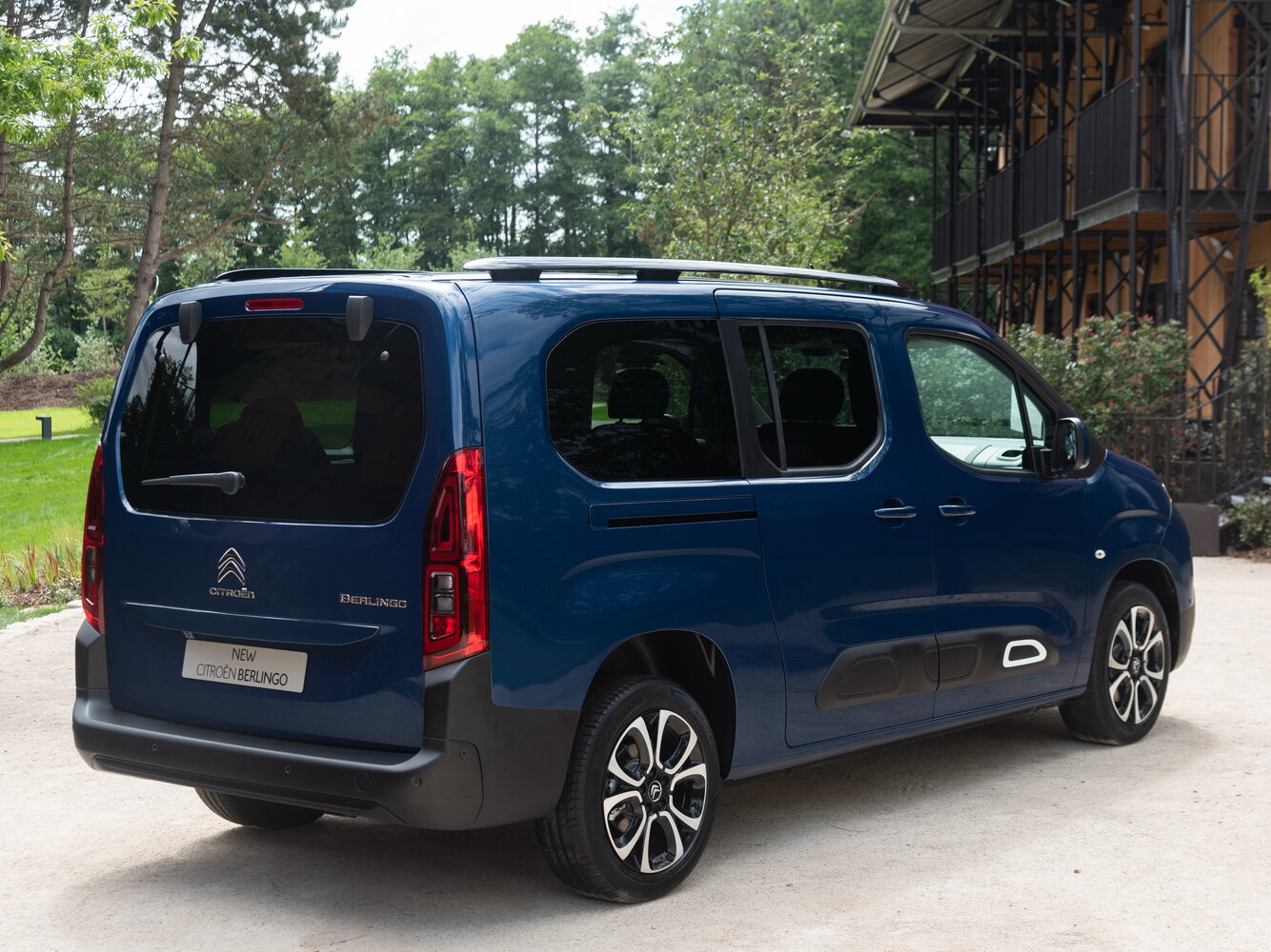Citroen Berlingo, III, 2018–2024, Компактвэн XL: Вид сзади в три четверти