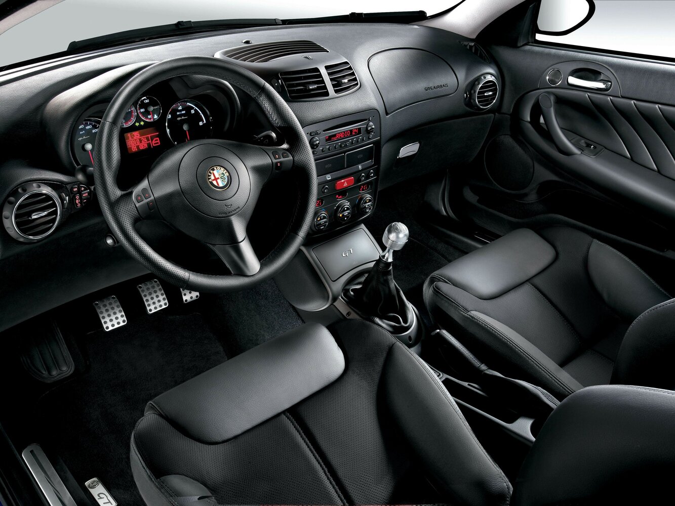 Alfa Romeo GT, , 2003–2010, Купе: Передняя часть салона