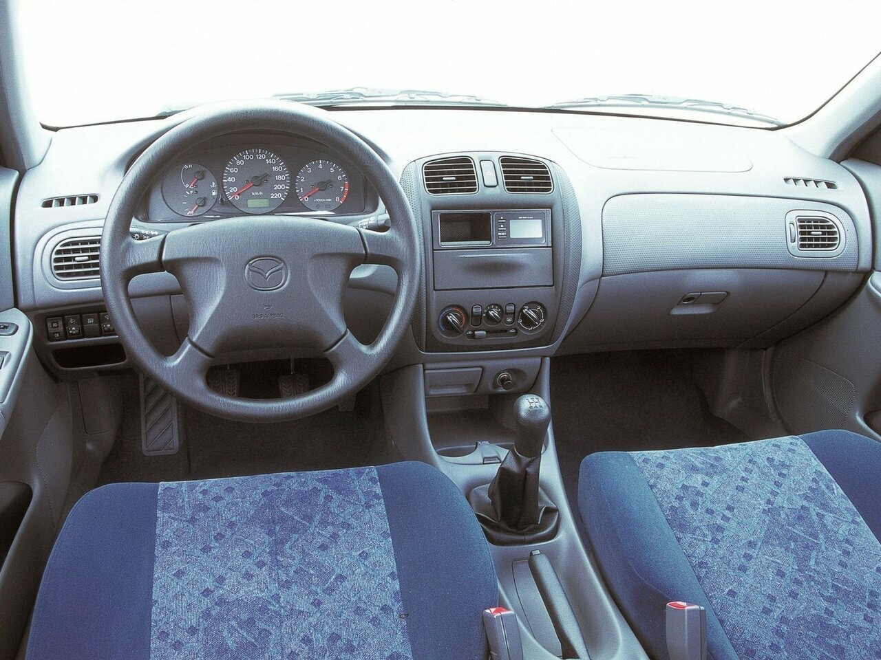 Mazda 323, V (BA), 1994–2000, Sedan: Dashboard