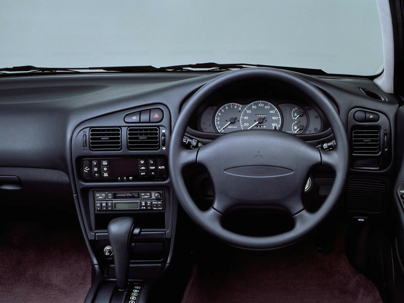 Mitsubishi Lancer, VI, 1991–2001, Седан: Передняя часть салона