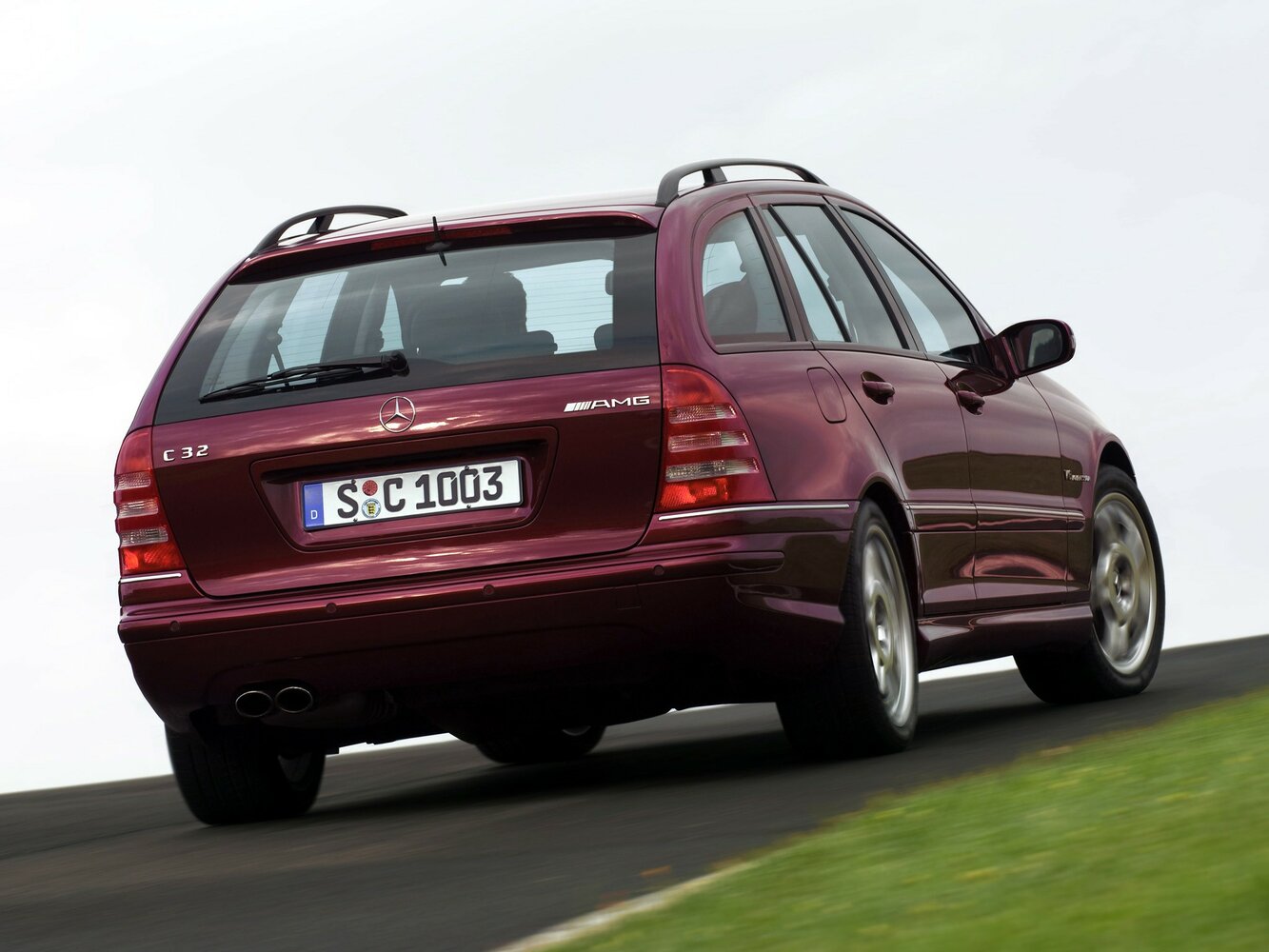 Mercedes-Benz C-Класс AMG, II (W203), 2001–2005, Универсал 5 дв.: Вид сзади в три четверти