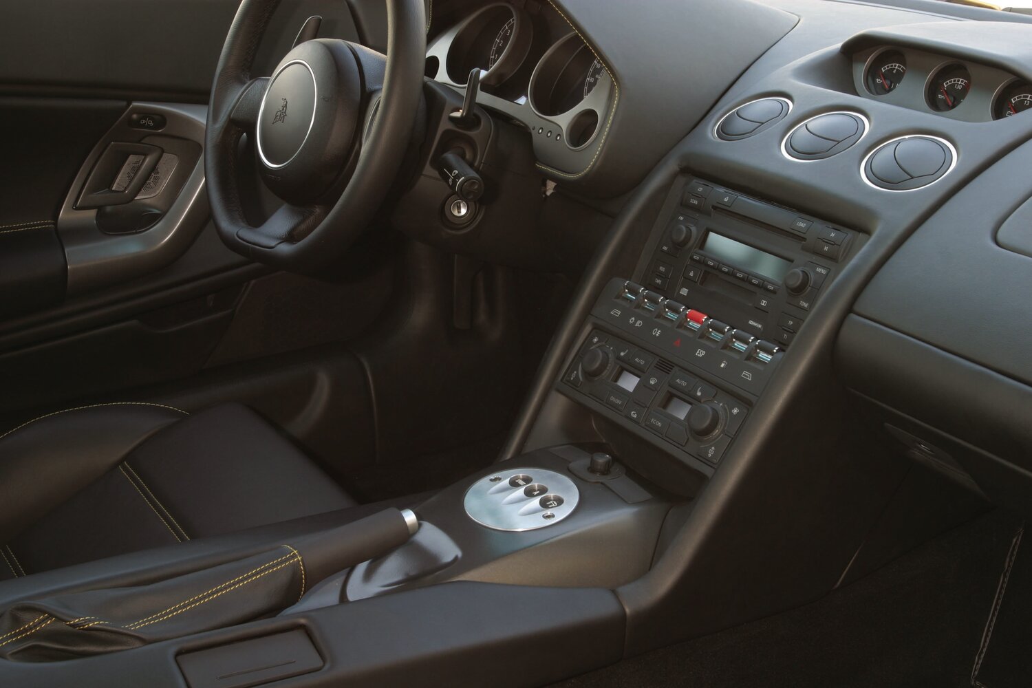 Lamborghini Gallardo, I, 2003–2008, Купе: Передняя часть салона