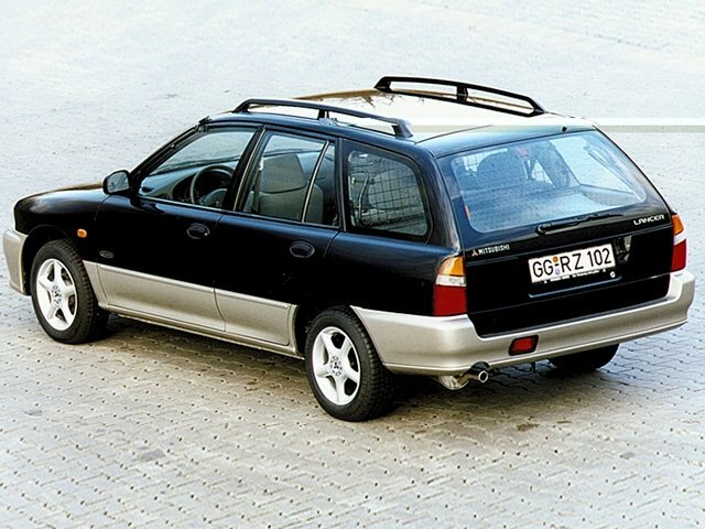 Mitsubishi Lancer, VI, 1991–2001, Универсал 5 дв.: Вид сзади в три четверти