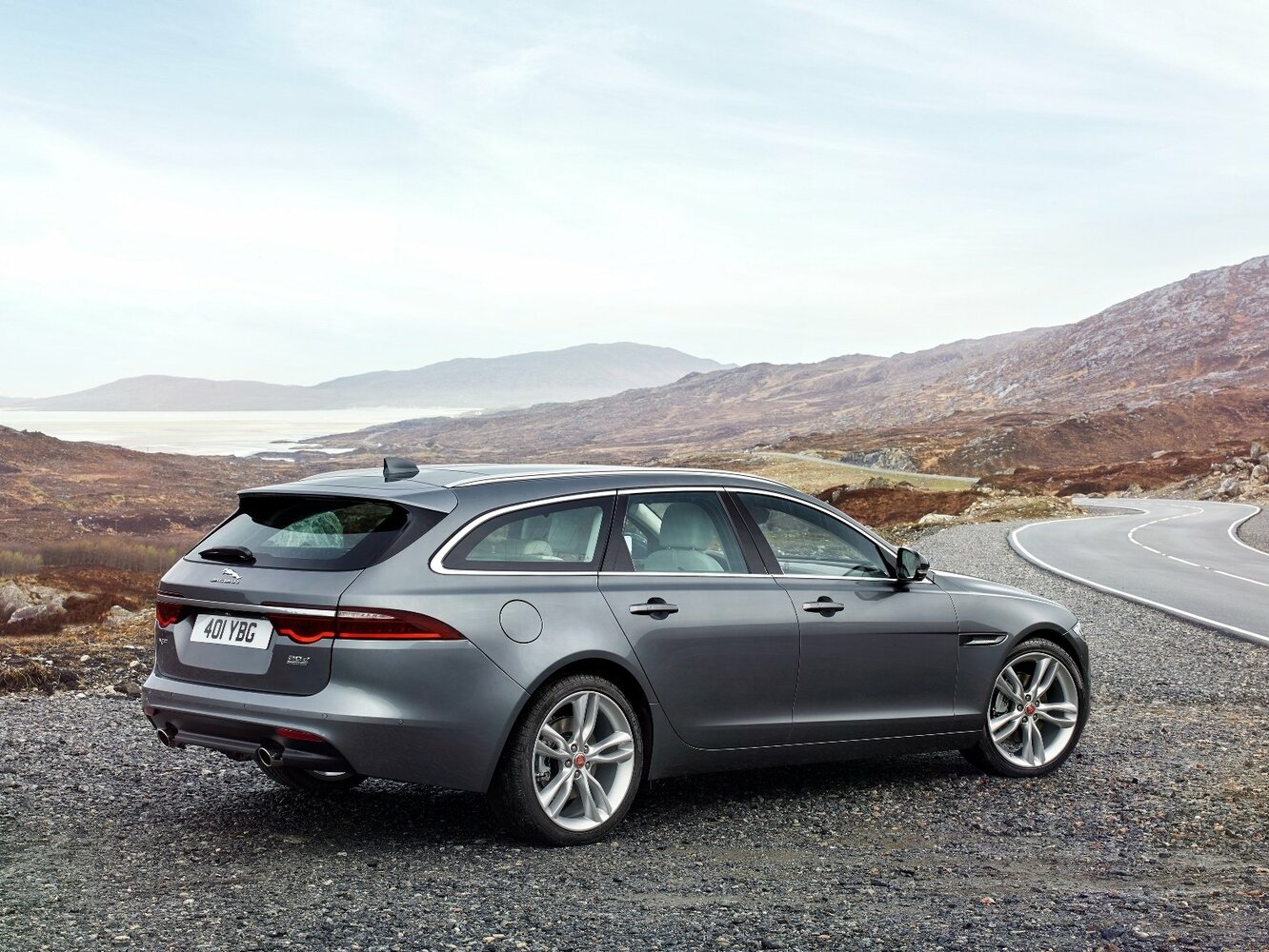 Jaguar XF, II, 2015–2020, Универсал 5 дв.: Вид сзади в три четверти