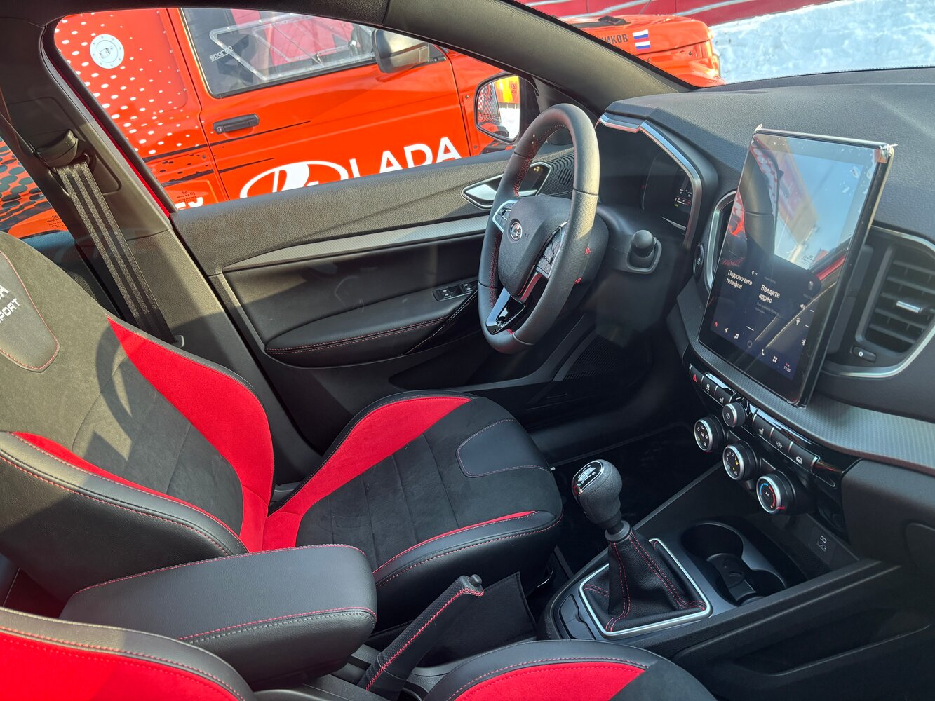 Lada (ВАЗ) Vesta, I Рестайлинг (NG), 2022–2026, Седан Sport: Передняя часть салона