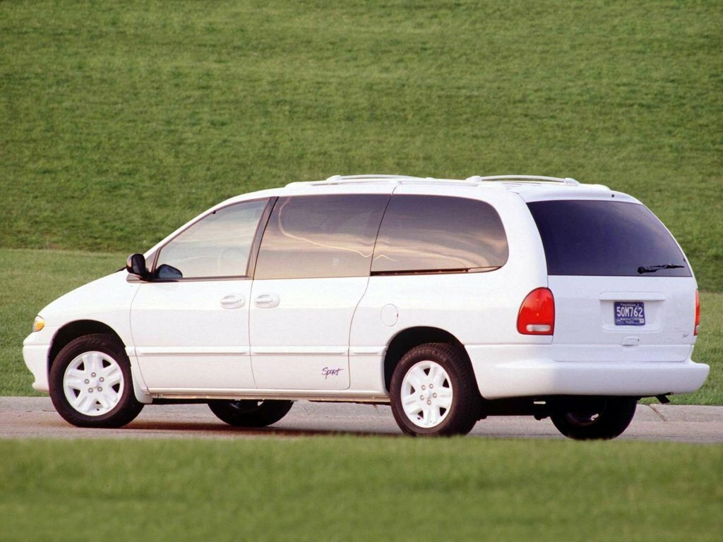 Chrysler Voyager, III, 1995–2001, Минивэн Grand: Вид сзади в три четверти