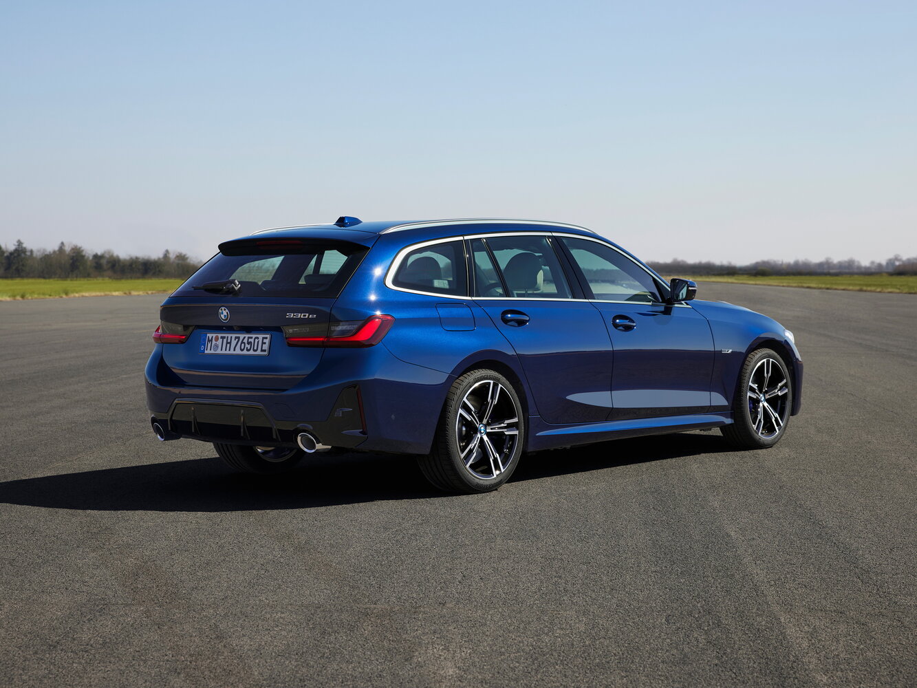 BMW 3 серии, VII (G2x) facelift, 2022–2024, Estate 5 door: Rear three-quarter view