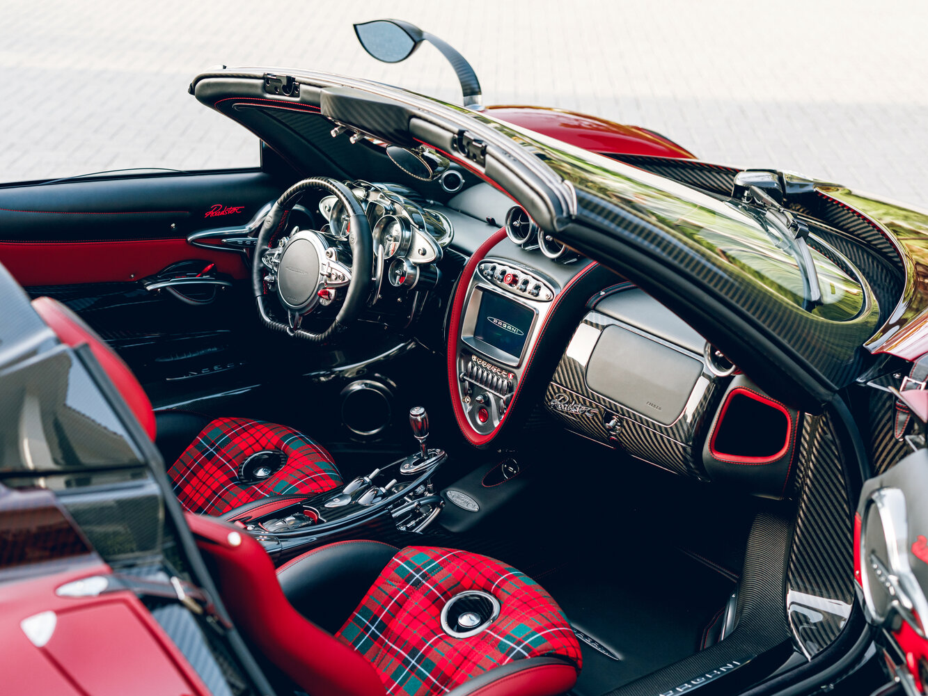 Pagani Huayra, , 2012–2026, Родстер: Передняя часть салона