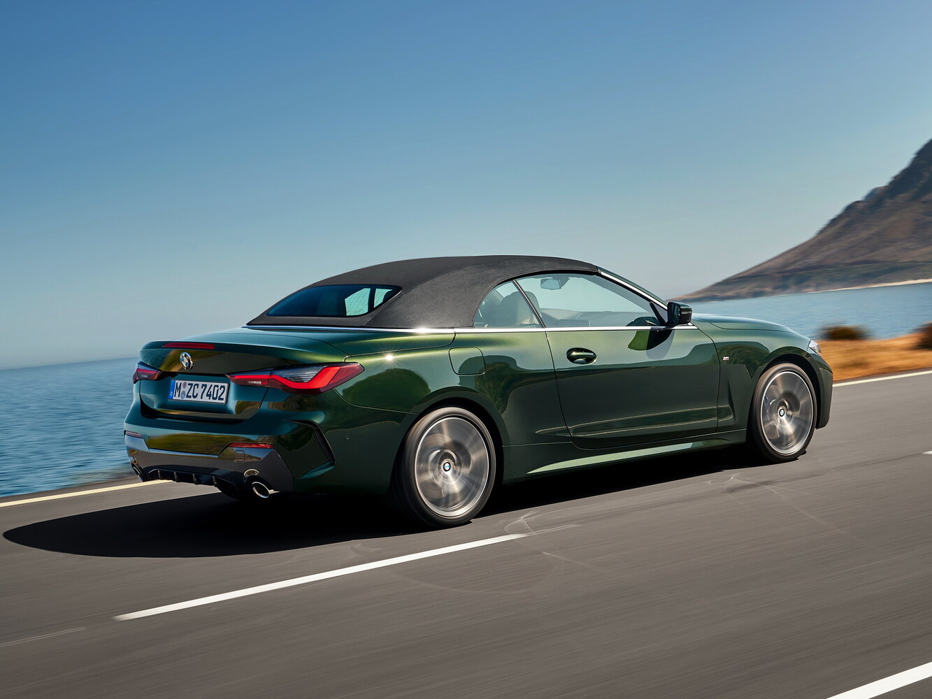 BMW 4 серии, G22, G23, G26, 2020–2024, Кабриолет: Вид сзади в три четверти