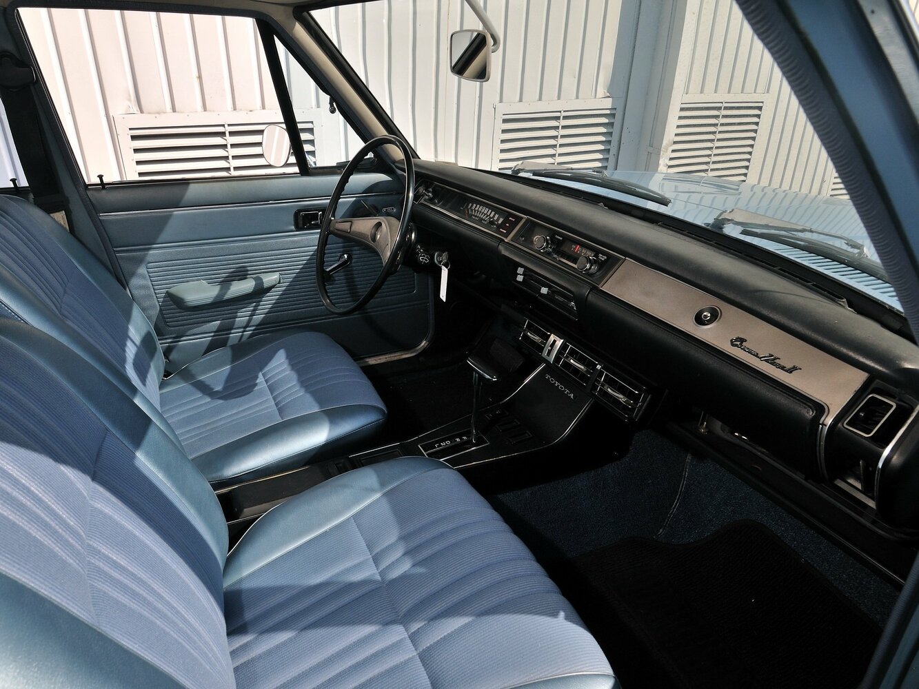 Toyota Mark II, I (T60), 1968–1978, Estate 5 door: Front cabin