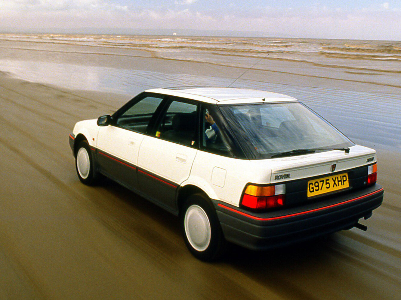 Rover 200, II (R8), 1989–1992, Хэтчбек 5 дв.: Вид сзади в три четверти