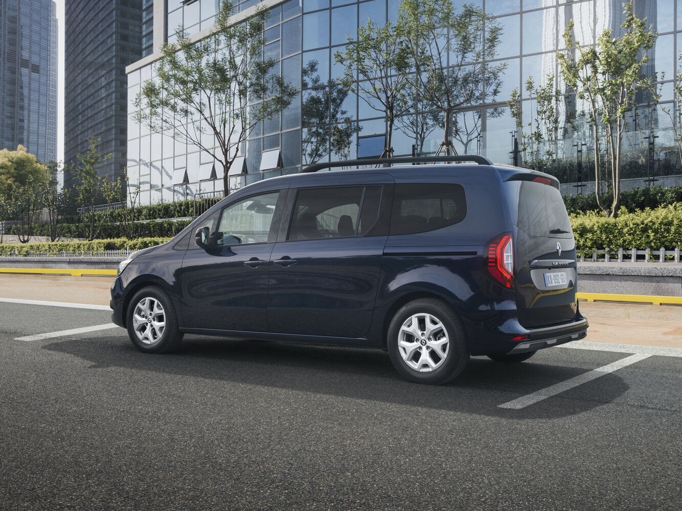 Renault Kangoo, III, 2021–2026, Минивэн Grand: Вид сзади в три четверти