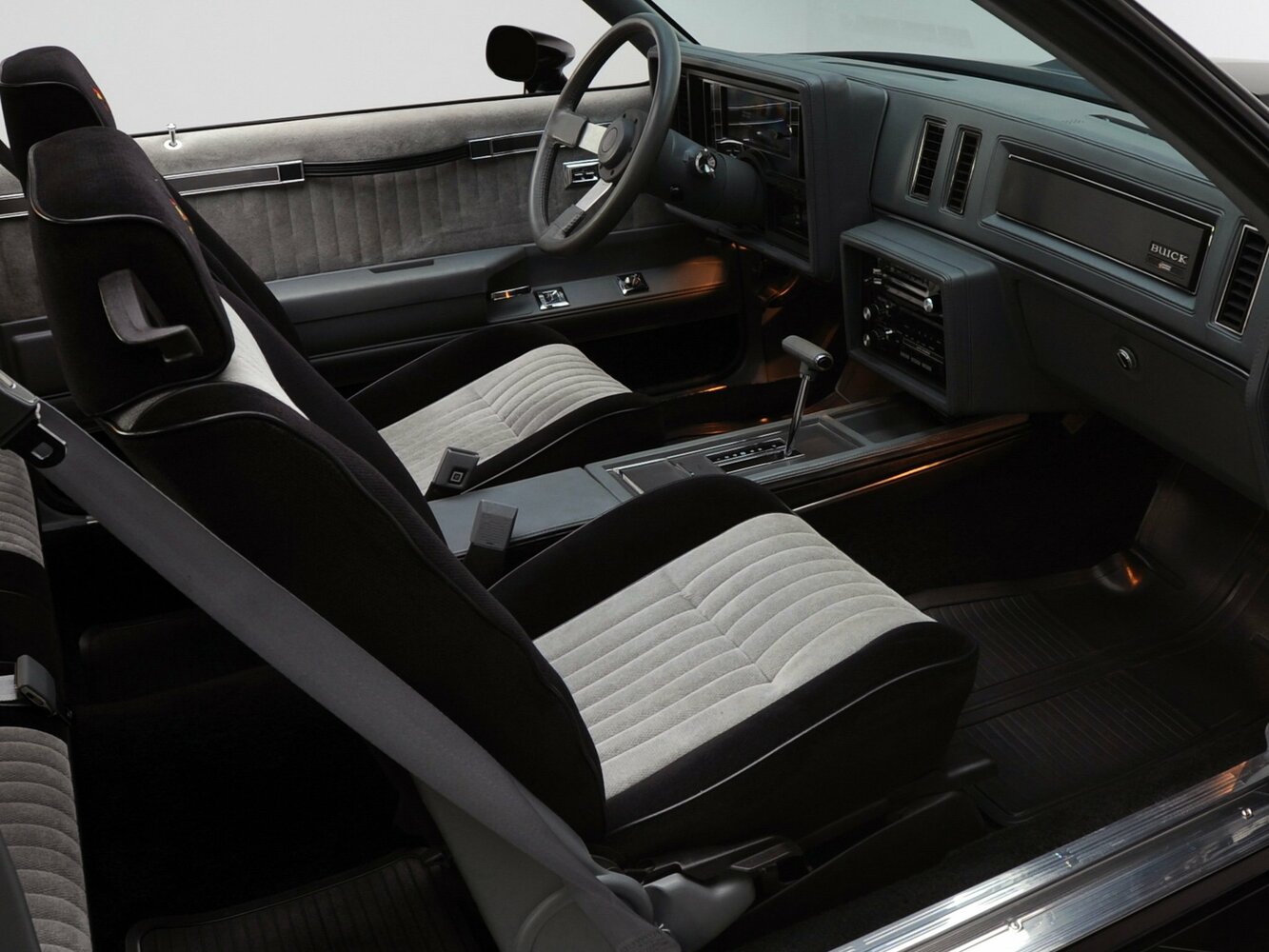 Buick Regal, II, 1978–1987, Купе: Передняя часть салона