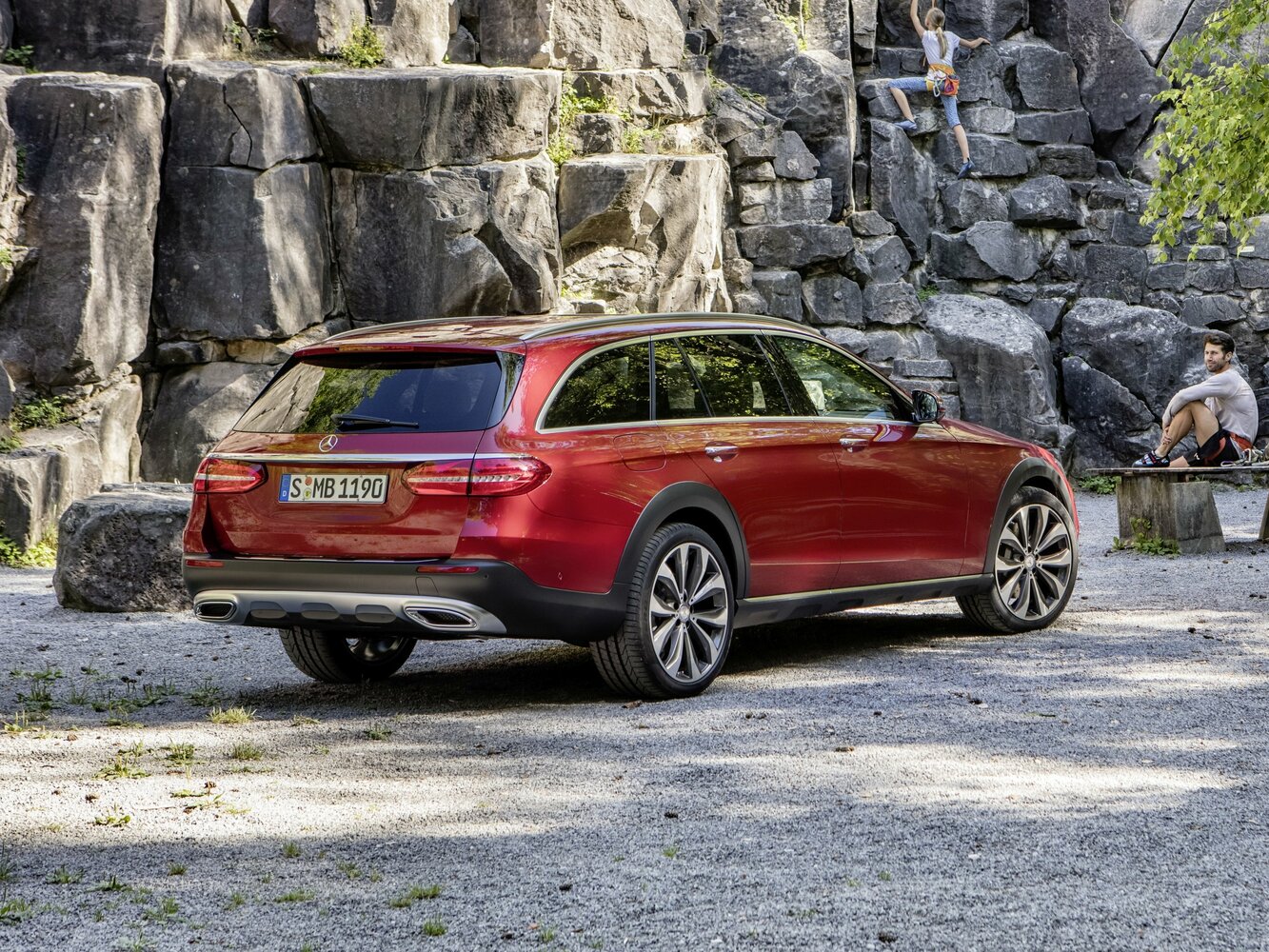 Mercedes-Benz E-Класс, V (W213, S213, C238), 2016–2021, Универсал 5 дв. All-Terrain: Вид сзади в три четверти