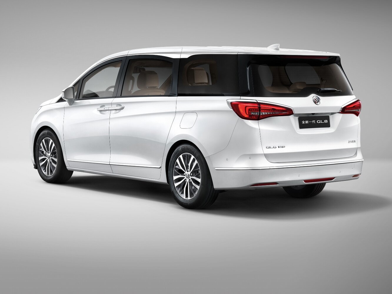 Buick GL8, III, 2017–2020, Minivan: Rear three-quarter view