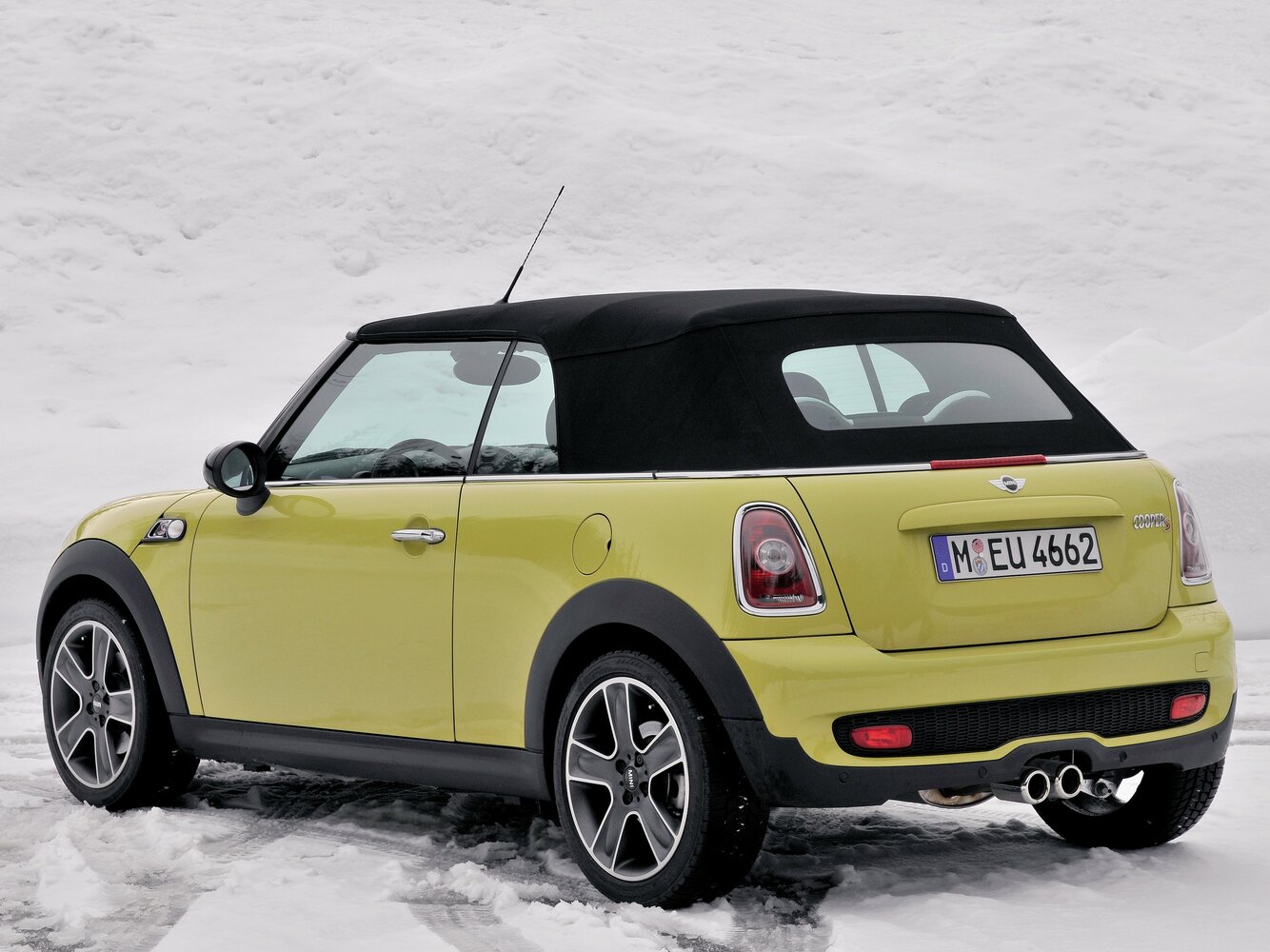 MINI Cabrio, II, 2008–2010, Convertible Cooper S: Rear three-quarter view