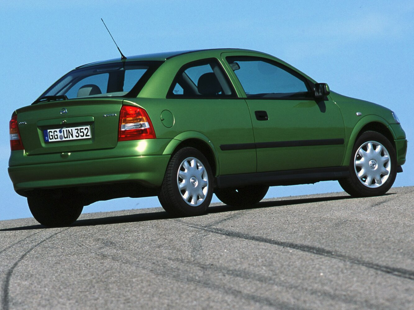 Opel Astra, G, 1998–2009, Хэтчбек 3 дв.: Вид сзади в три четверти