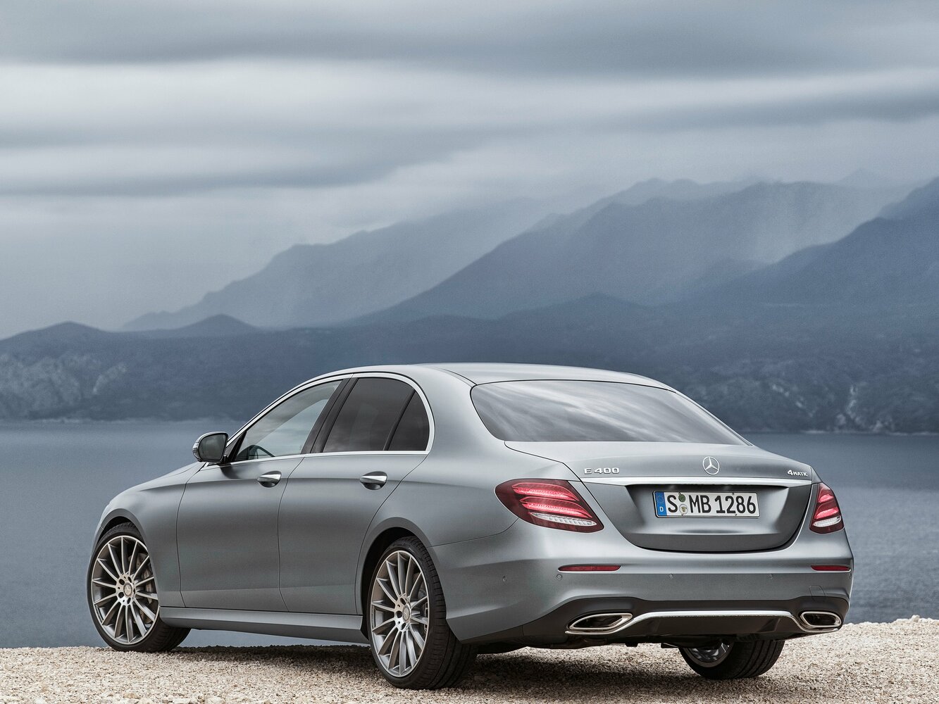 Mercedes-Benz E-Класс, V (W213, S213, C238), 2016–2021, Седан: Вид сзади в три четверти
