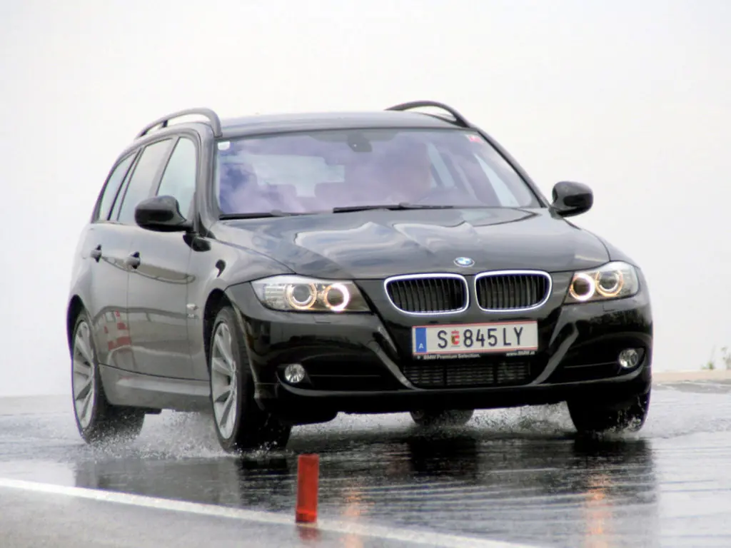 BMW 3-series, 5 поколение, E90, рестайлинг, Универсал, Россия, 09.2008 - 06.2012: фото поколения 7