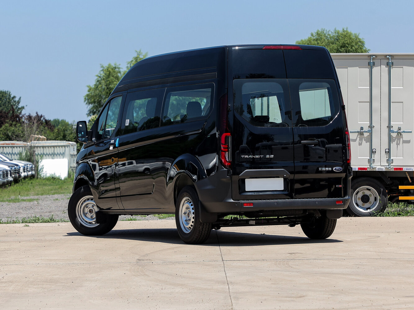 Ford Transit Custom, I (China Market), 2023–2026, Minivan LWB: Rear three-quarter view