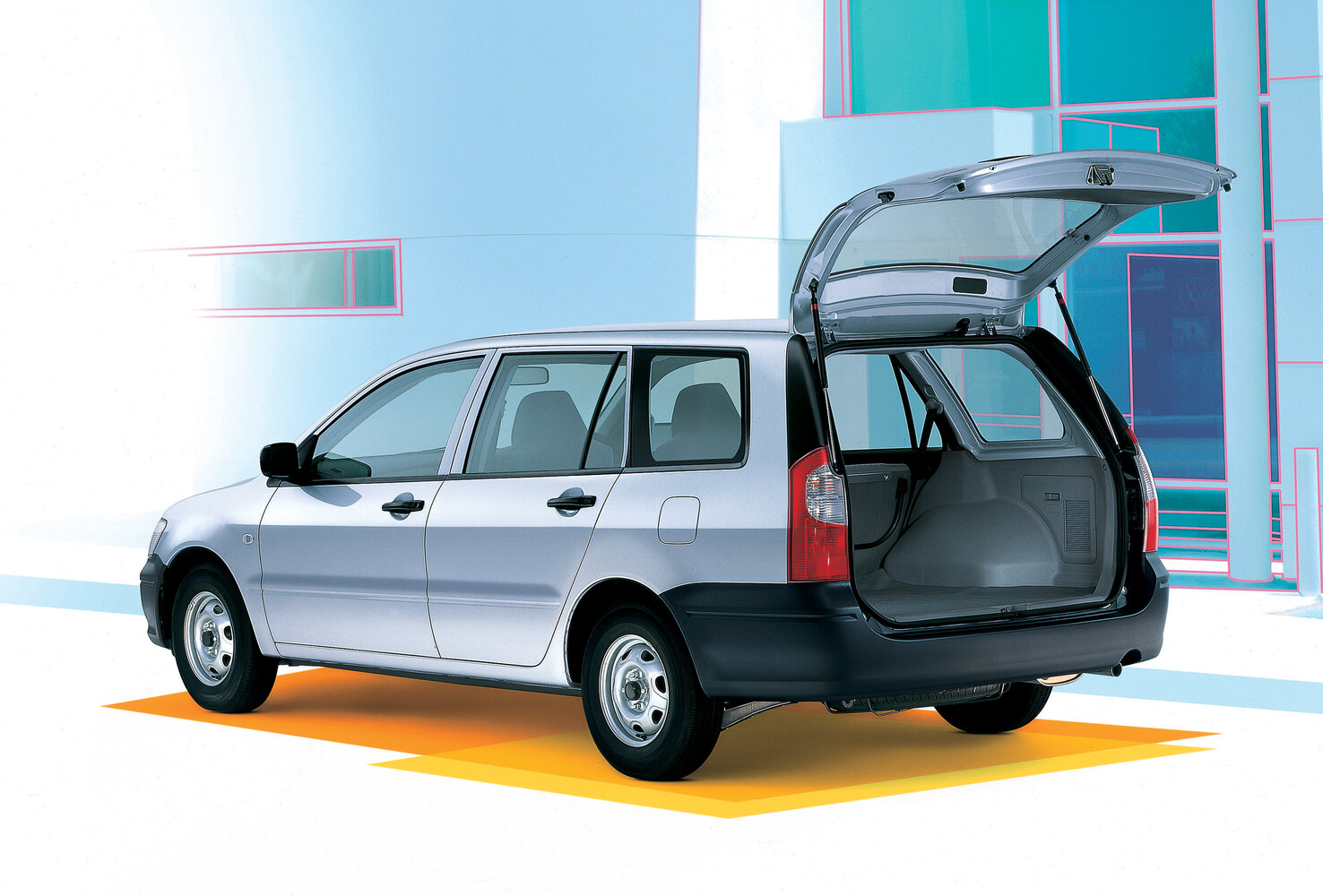 Mitsubishi Lancer Cargo, CS2V, 2002–2008, Estate 5 door: Rear three-quarter view