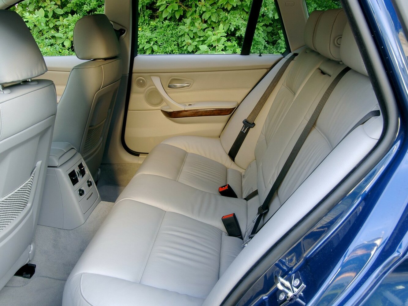 BMW 3 серии, V (E90/E91/E92/E93), 2004–2010, Универсал 5 дв.: Задняя часть салона