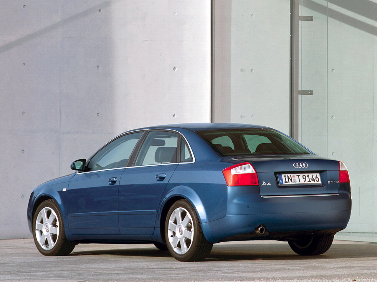 Audi A4, II (B6), 2000–2006, Седан: Вид сзади в три четверти