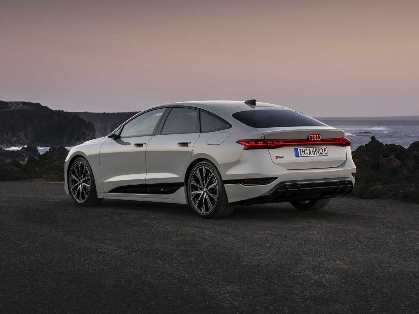 Audi A6 e-tron, , 2024–2026, Лифтбек: Вид сзади в три четверти