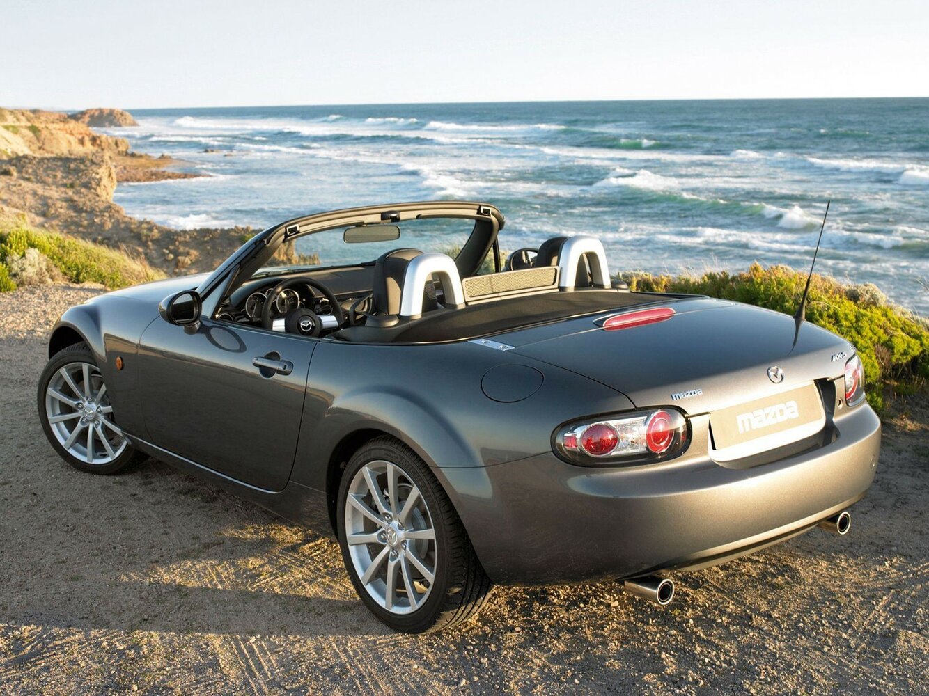 Mazda MX-5, III (NC), 2005–2008, Родстер: Вид сзади в три четверти