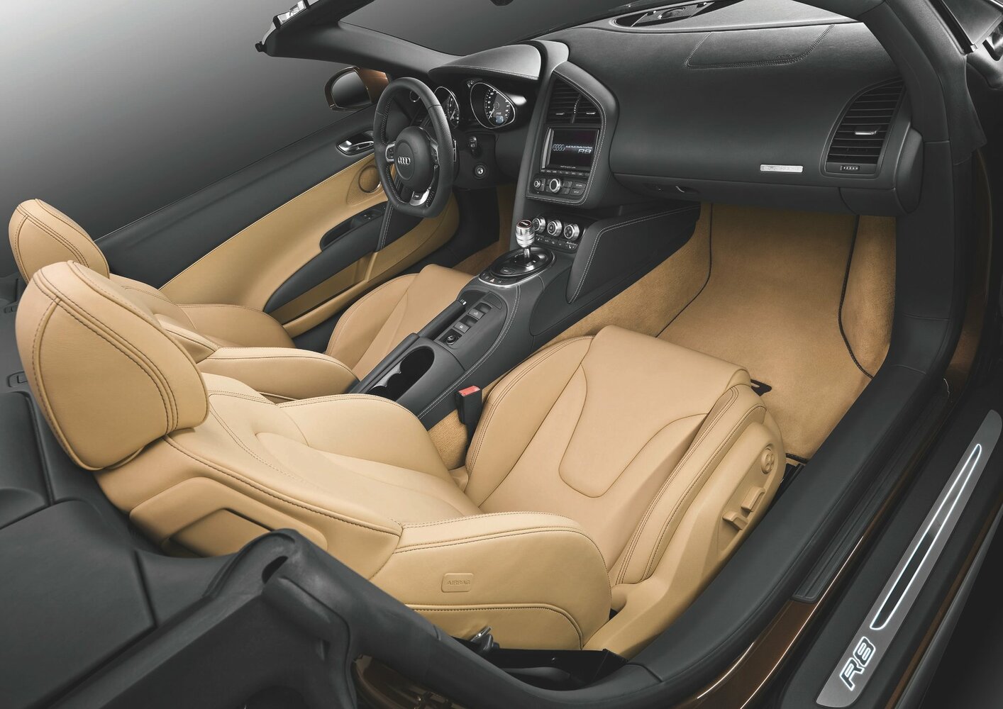 Audi R8, I (Typ 42), 2007–2012, Кабриолет: Передняя часть салона