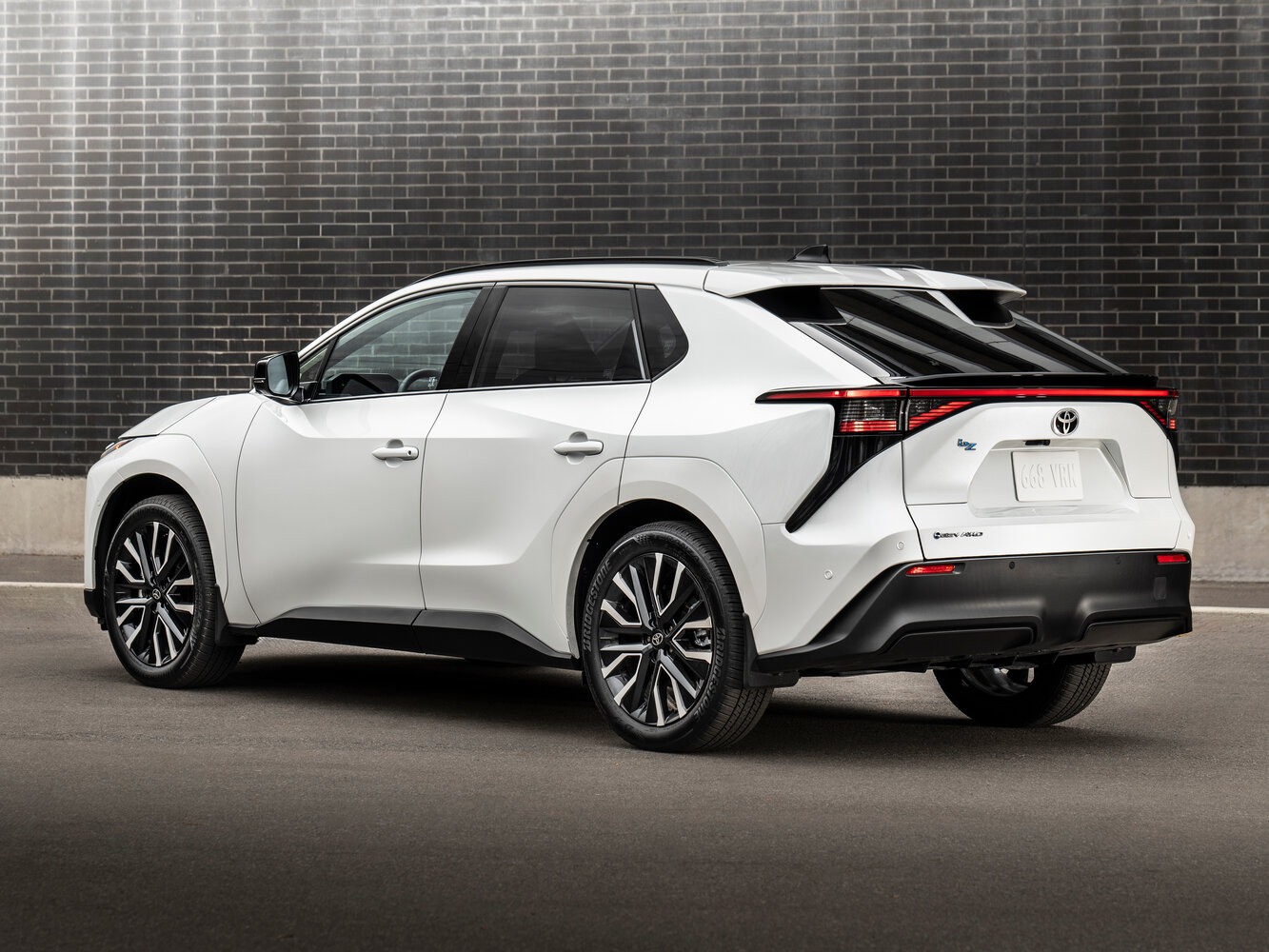 Toyota bZ, , 2026–2026, SUV 5 door: Rear three-quarter view