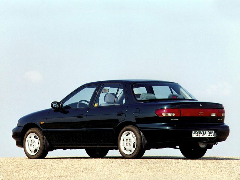 Kia Sephia, I facelift, 1994–1998, Sedan: Rear three-quarter view