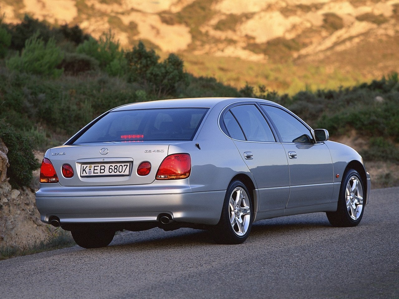 Lexus GS, II facelift, 2000–2004, Sedan: Rear three-quarter view