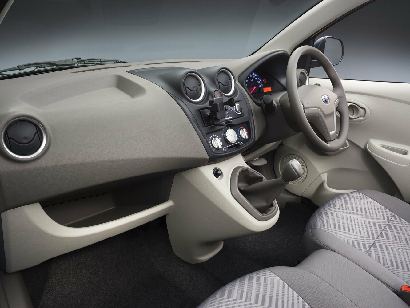 Datsun GO+, , 2014–2022, Compact MPV: Front cabin