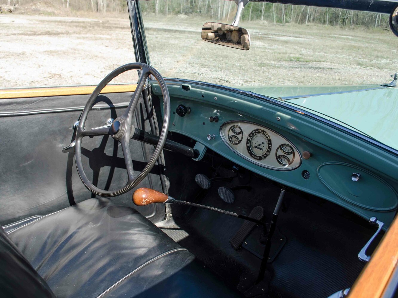 Plymouth De Luxe, I, 1933–1942, Кабриолет: Передняя часть салона