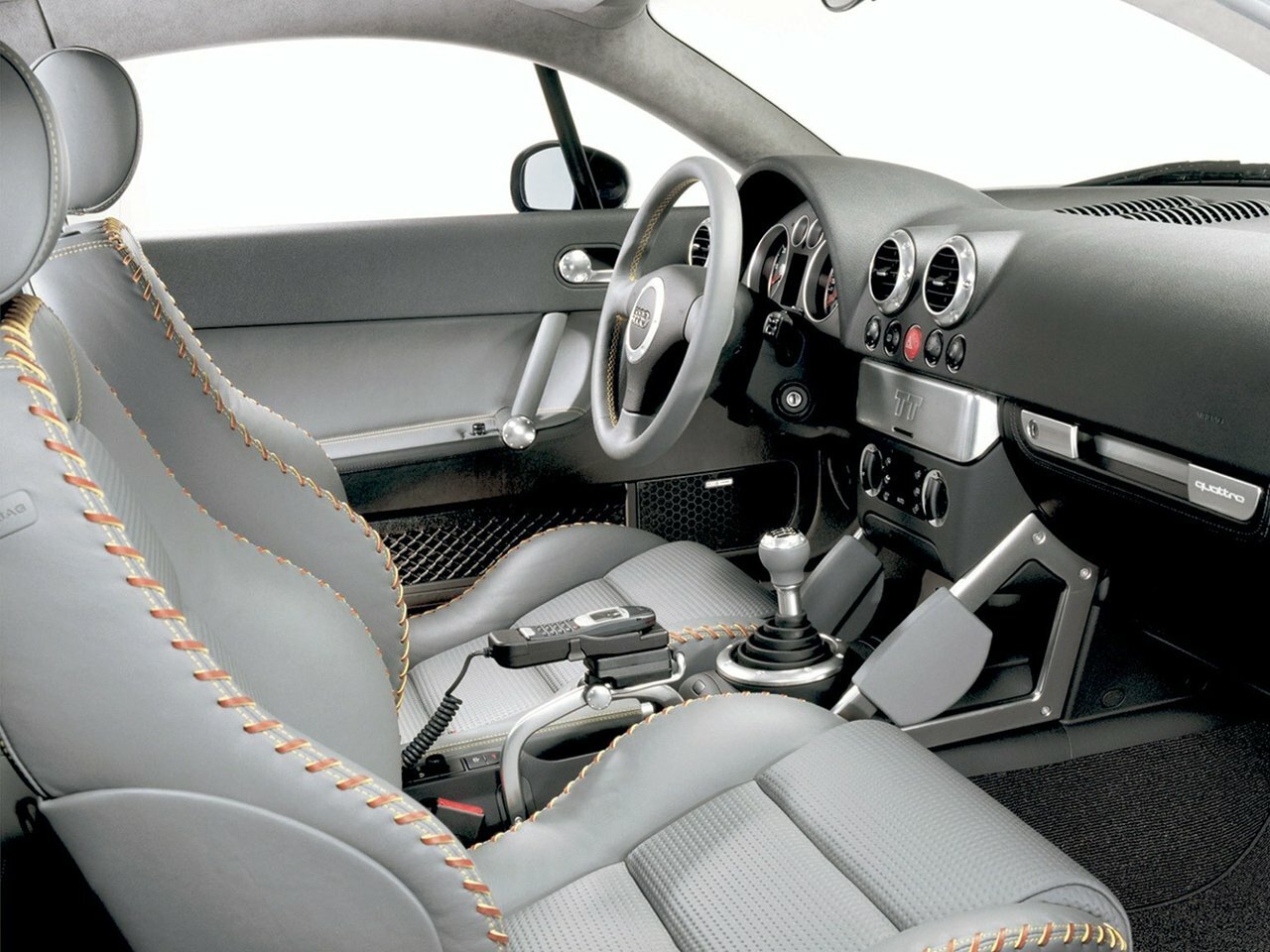 Audi TT, I (8N), 1998–2003, Coupe: Front cabin