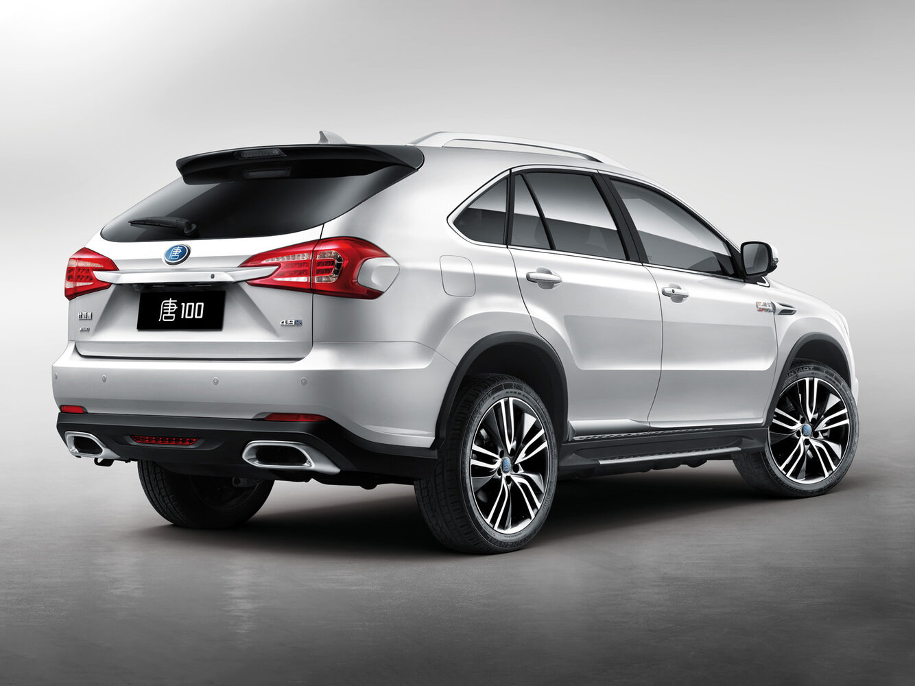 BYD Tang, I, 2015–2018, Внедорожник 5 дв.: Вид сзади в три четверти