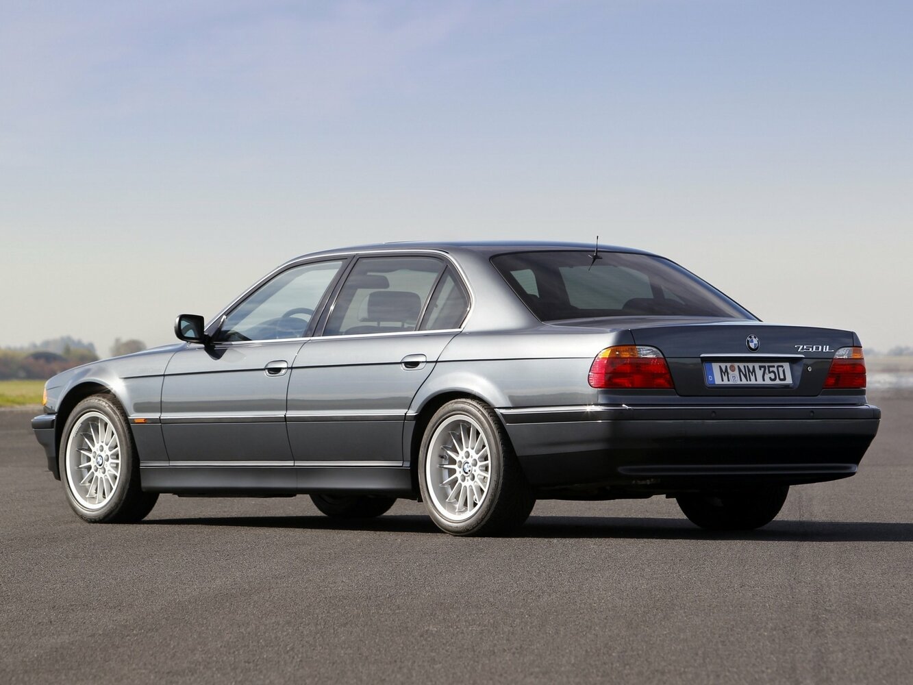 BMW 7 серии, III (E38) Рестайлинг, 1998–2001, Седан Long: Вид сзади в три четверти