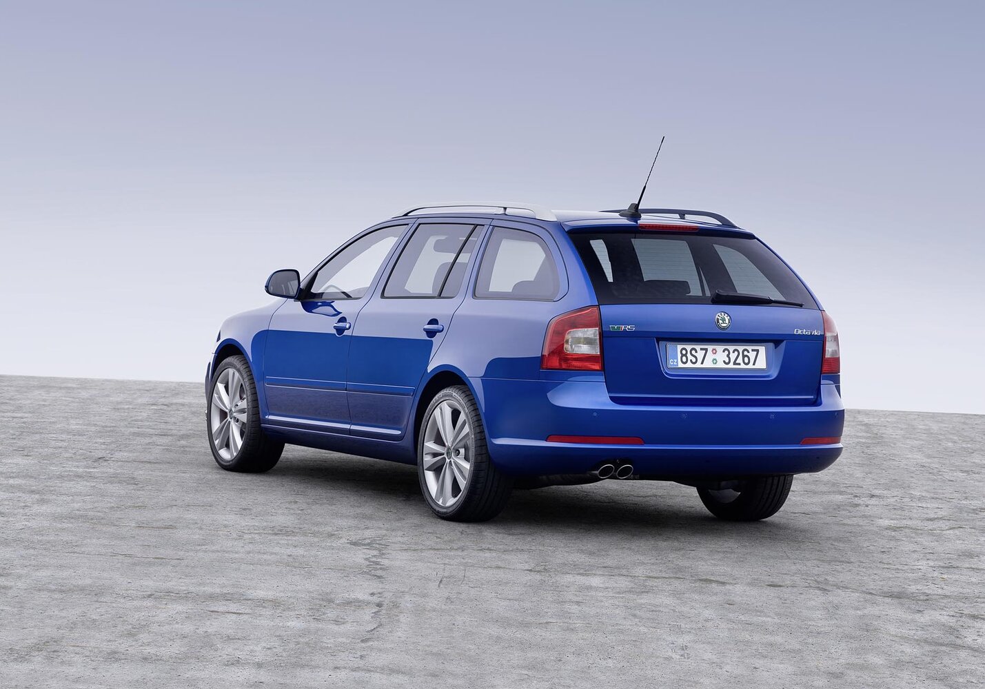 Skoda Octavia RS, II Рестайлинг, 2008–2013, Универсал 5 дв.: Вид сзади в три четверти